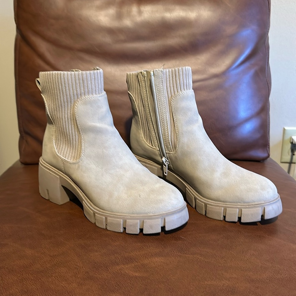 Tan Chelsea boot size 6.5